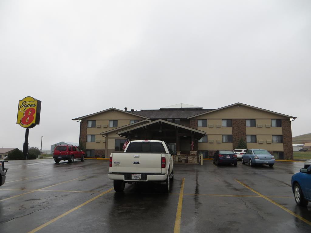Super 8 By Wyndham Spearfish Hotel Exterior foto