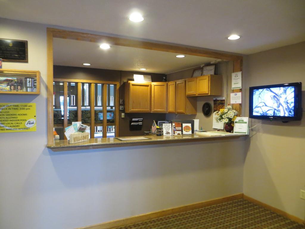 Super 8 By Wyndham Spearfish Hotel Exterior foto