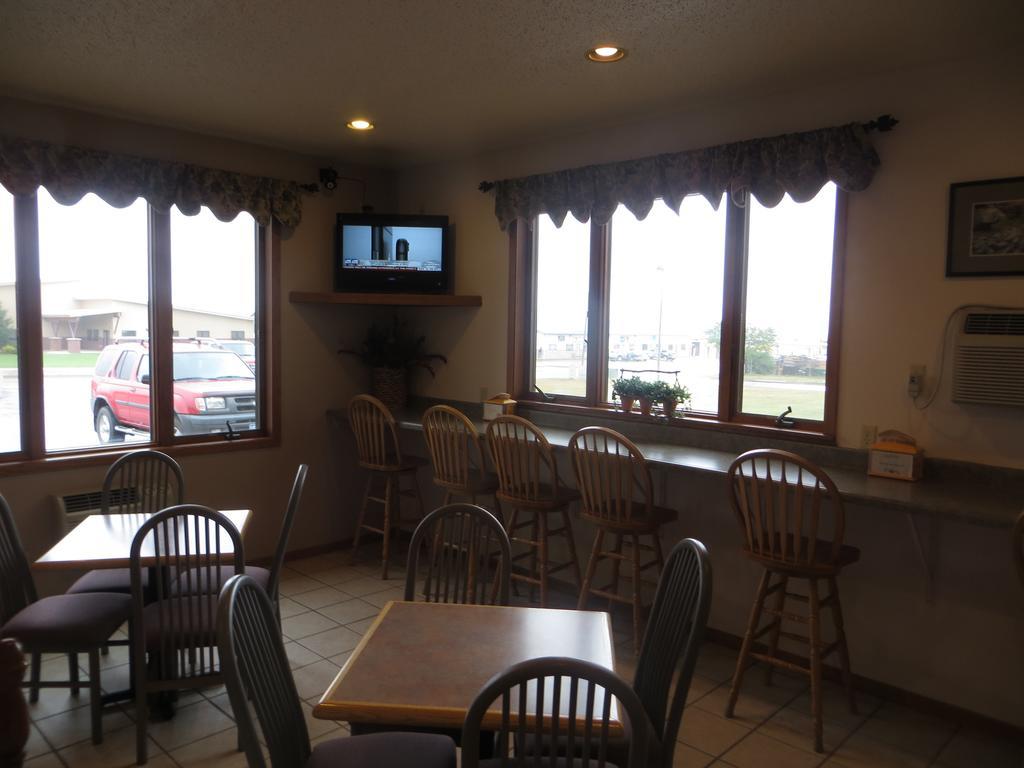 Super 8 By Wyndham Spearfish Hotel Exterior foto